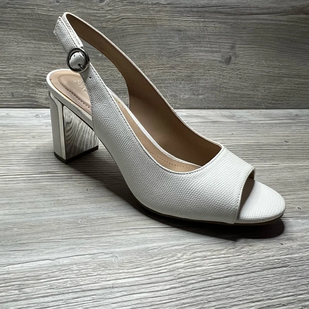 NWT Alfani Florraap white snake skin embossed sling back block heel size 8.5